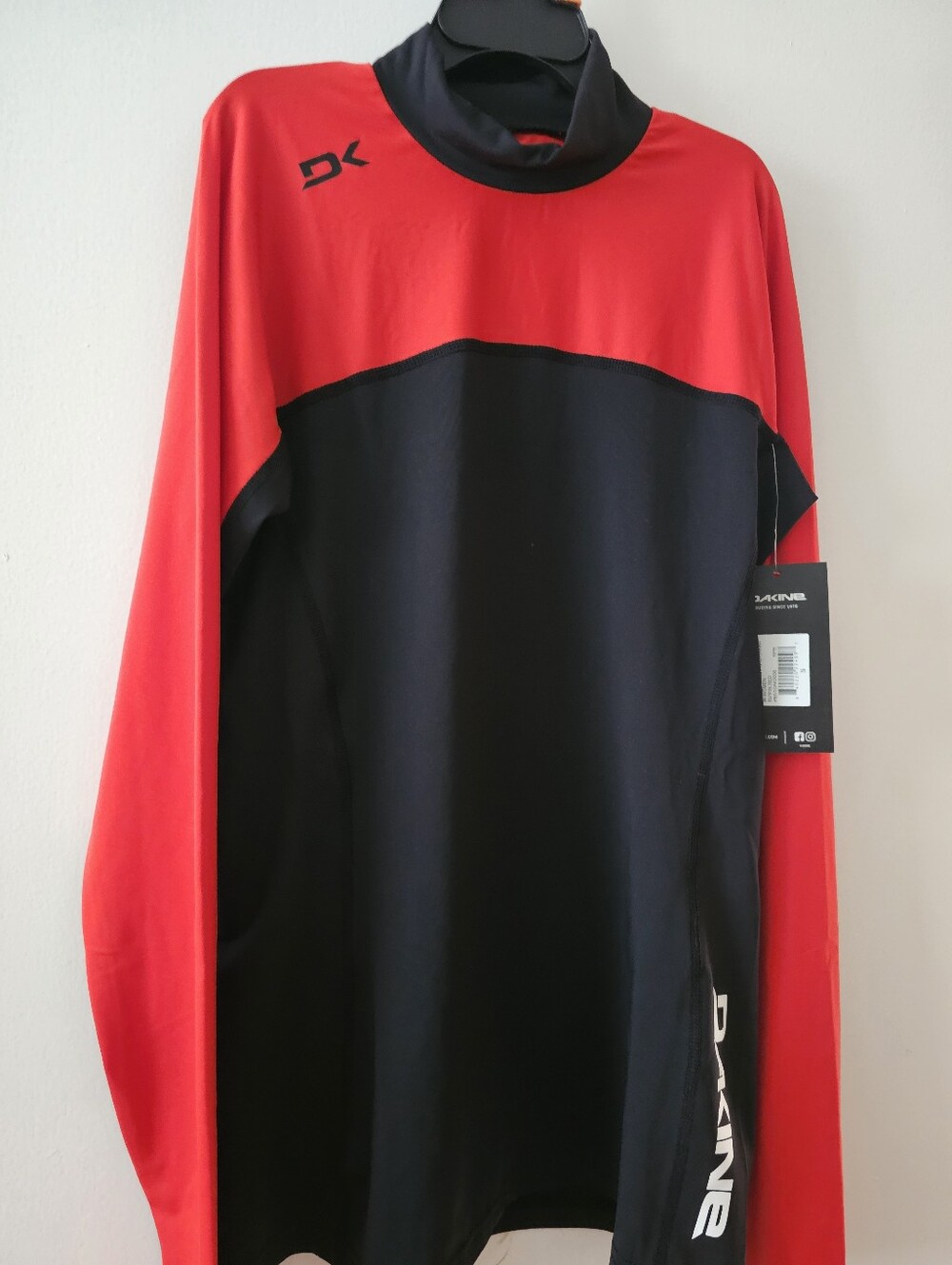 Dakine Womens Size Sm Red Long Sleeve Rash Guard Top New